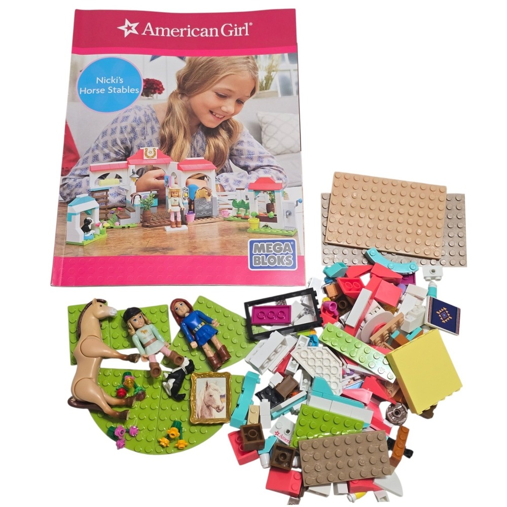 American Girl Nicki's Horse Stables Mega Bloks Construction Set DPK85 Figures